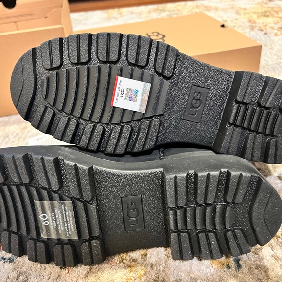 Ugg Black Ballard Chelsea Boot Suede - Picture 6 of 8